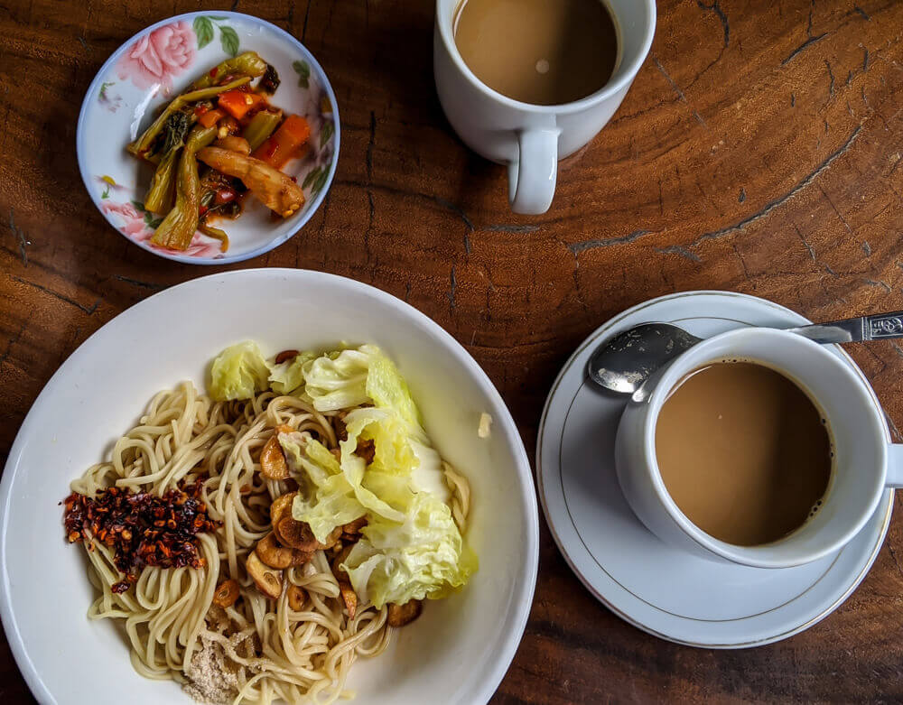 myanmar-traditional-food-shan-noodles-chai