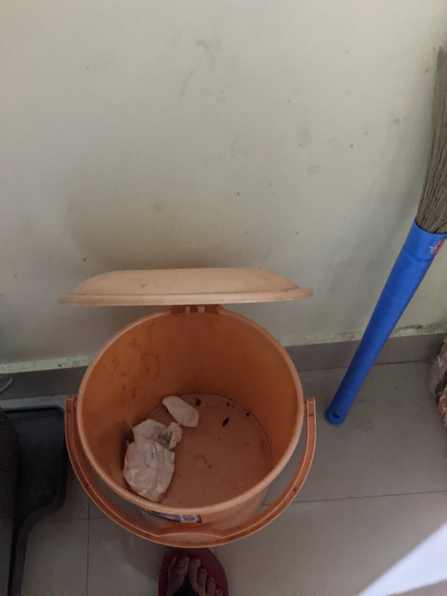 dirty-dustbins-in-india-homestays-karnataka.jpg