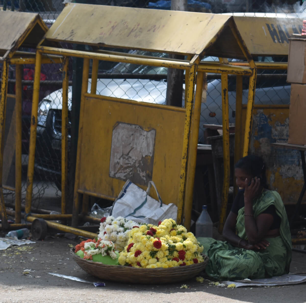 bangalore-street-flower-seller.jpg