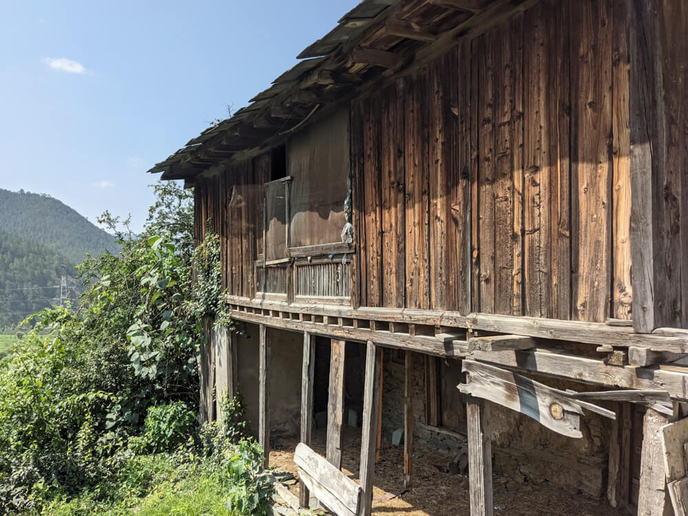 old wooden houses pangna himachal architecture
