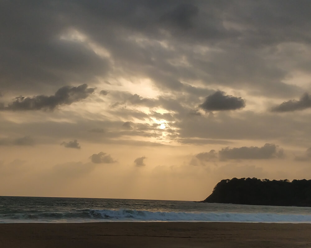 sunset cloudy beach agonda goa