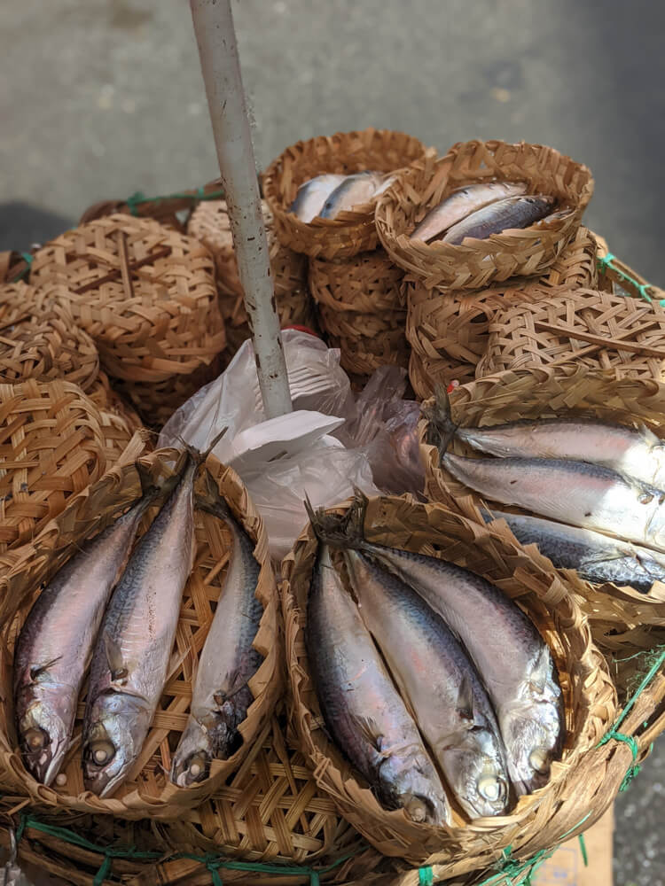 fish-being-sold-in-little-baskets.jpg